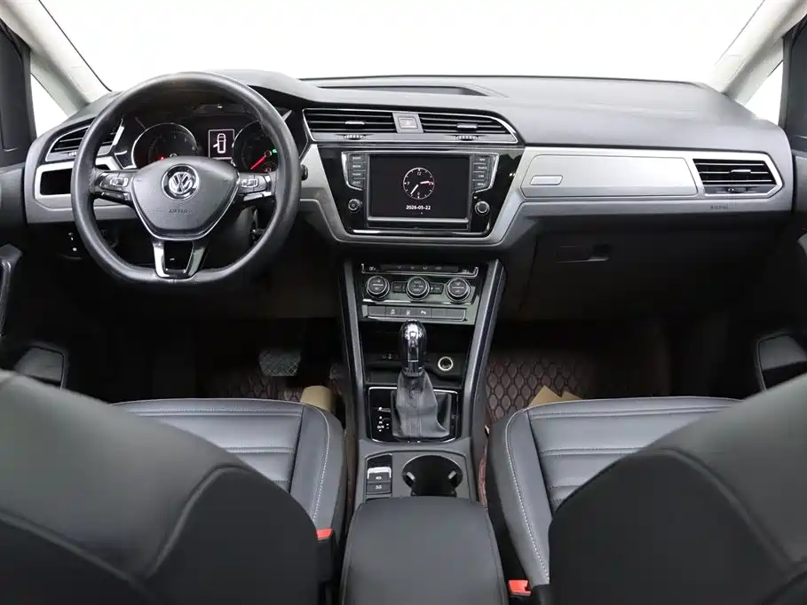 Volkswagen Touran 2018 — фото 23