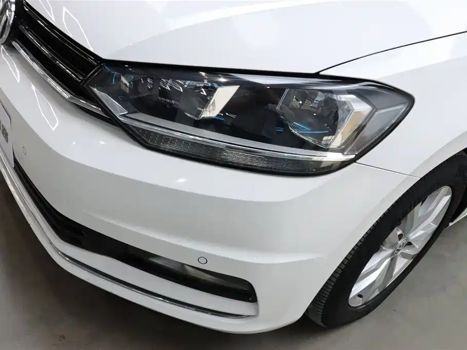Volkswagen Touran 2018 — фото 32