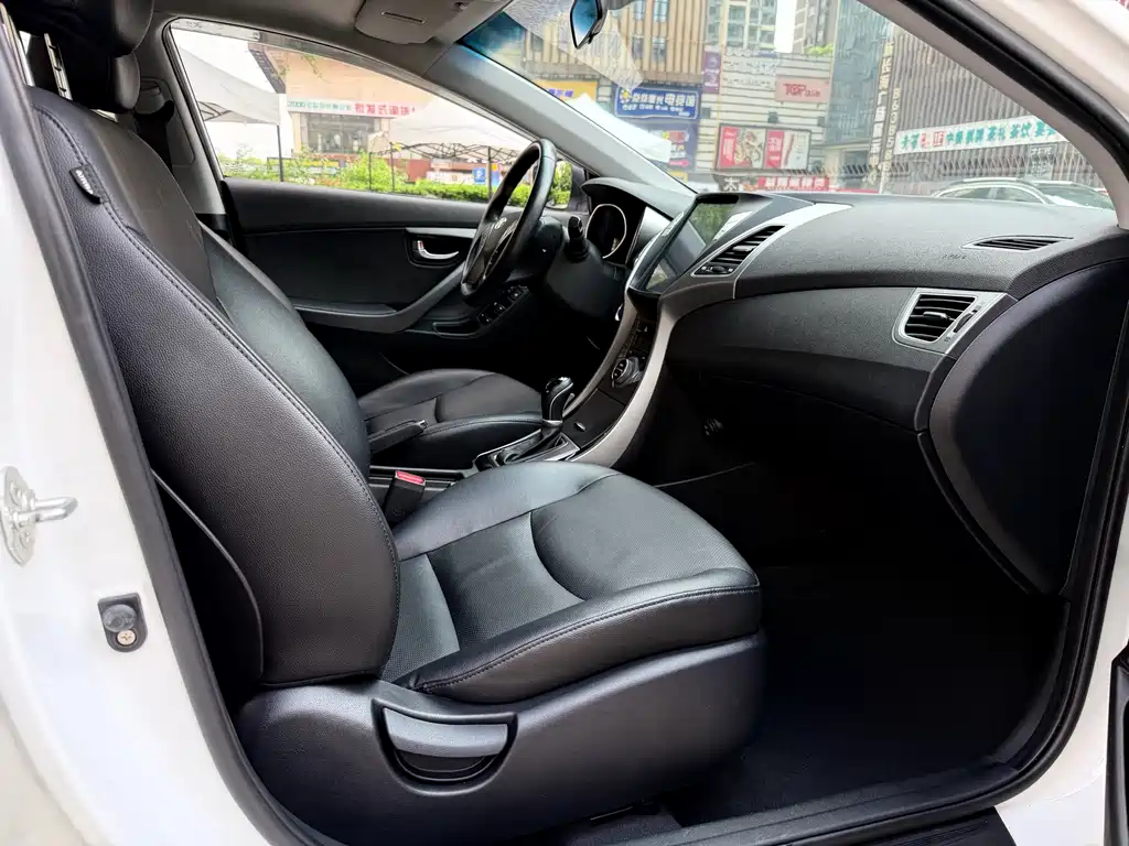 Hyundai Elantra Langdong 2016 — фото 10