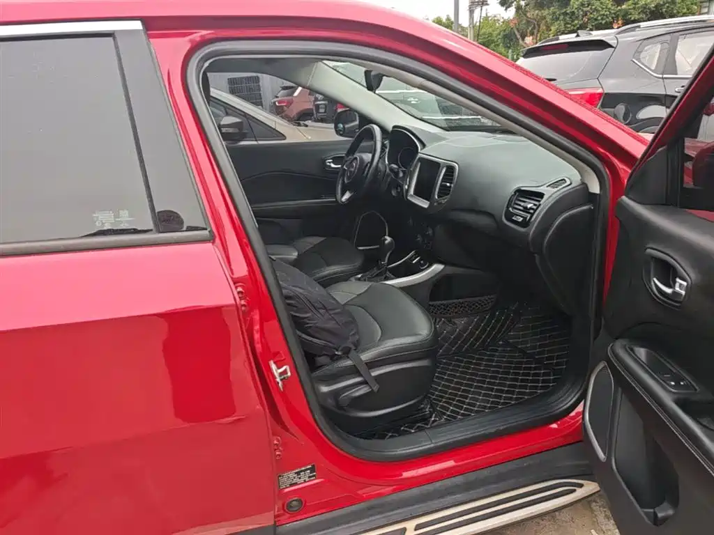 Jeep Compass 2017 — фото 25
