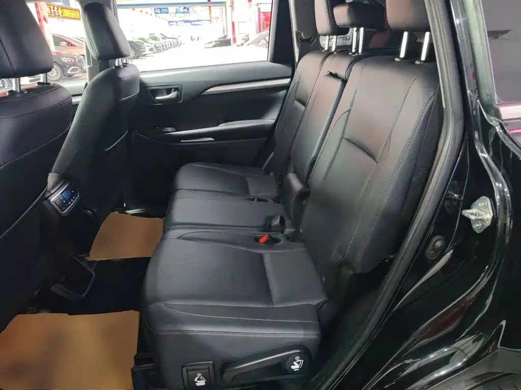 Toyota Highlander 2020 — фото 17