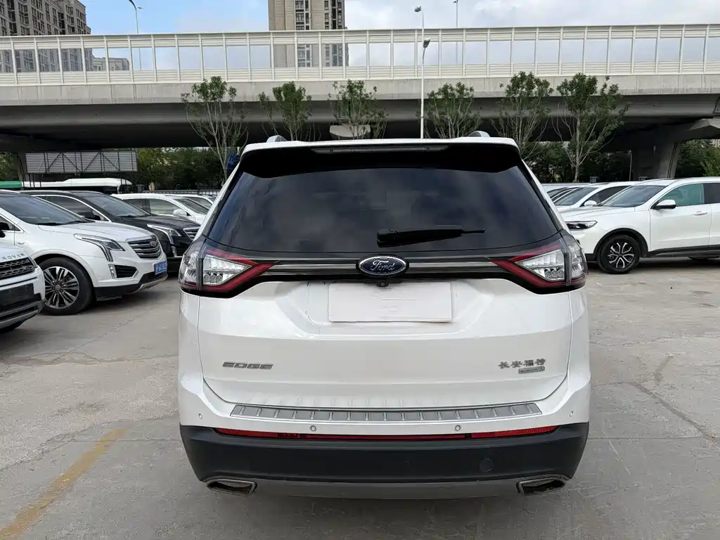 Ford Edge 2016 — фото 12