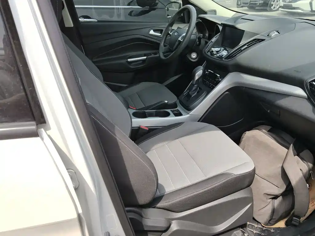 Ford Kuga 2016 — фото 19