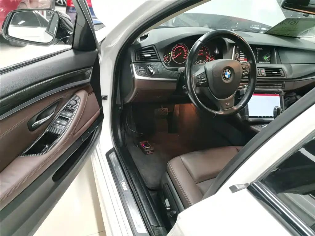 BMW 5 Series 2015 — фото 13