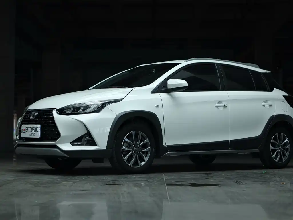 Toyota Yaris L 2022 — фото 1