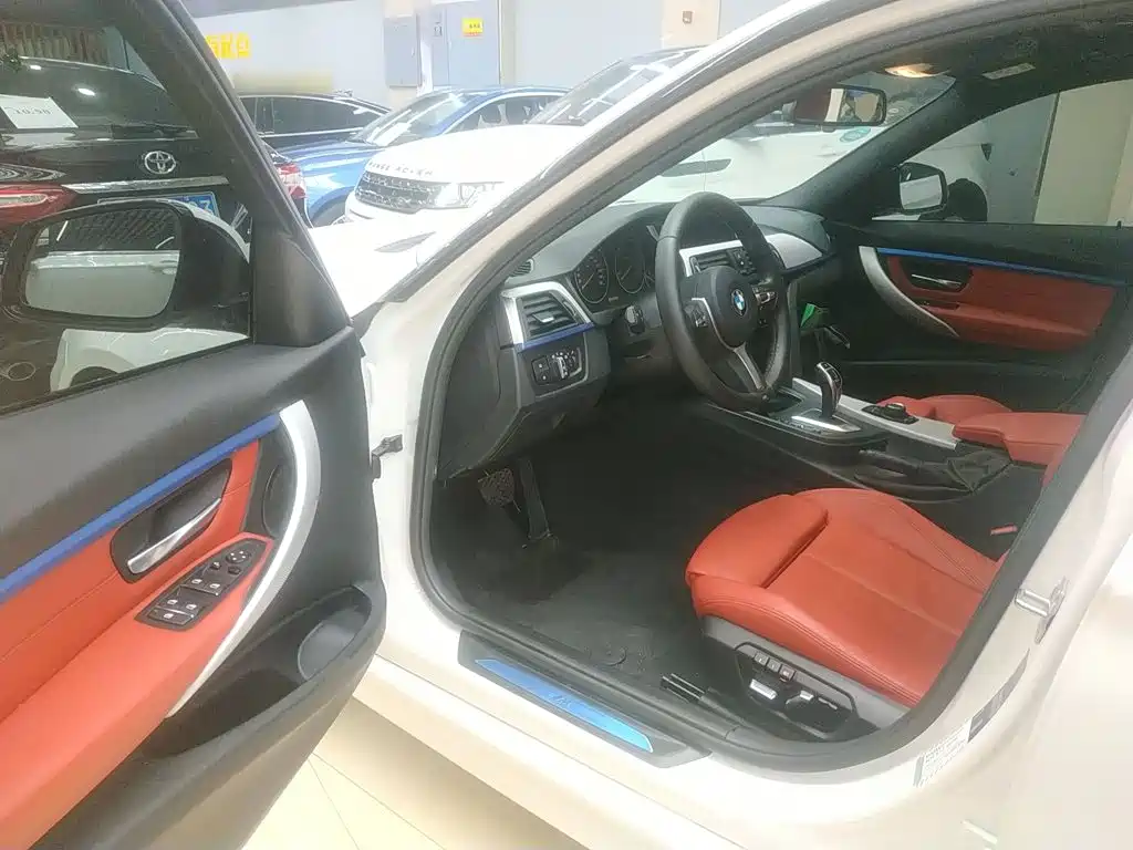BMW 3 Series 2019 — фото 16