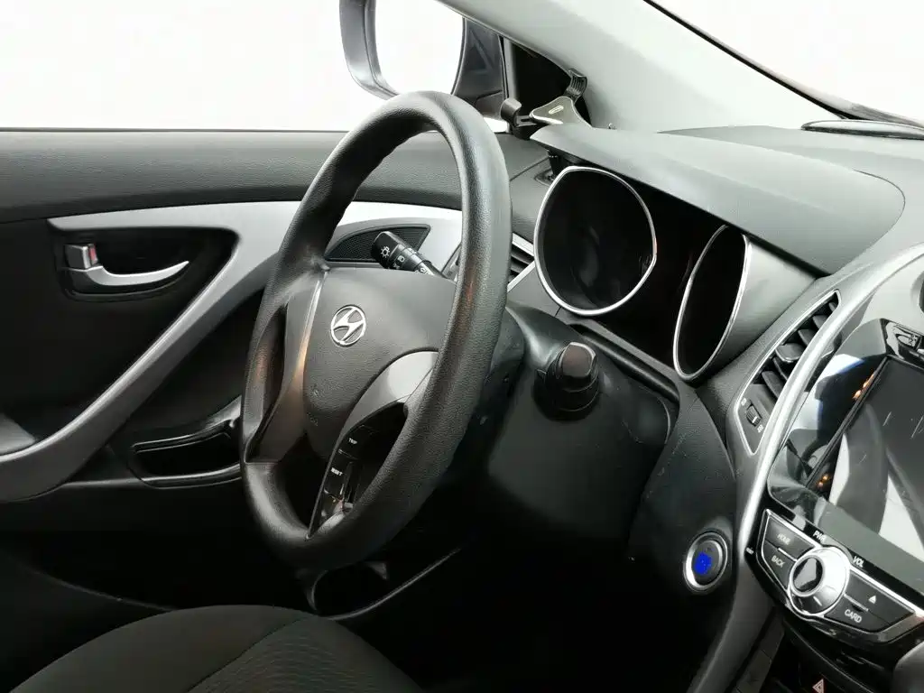 Hyundai Elantra Langdong 2015 — фото 22