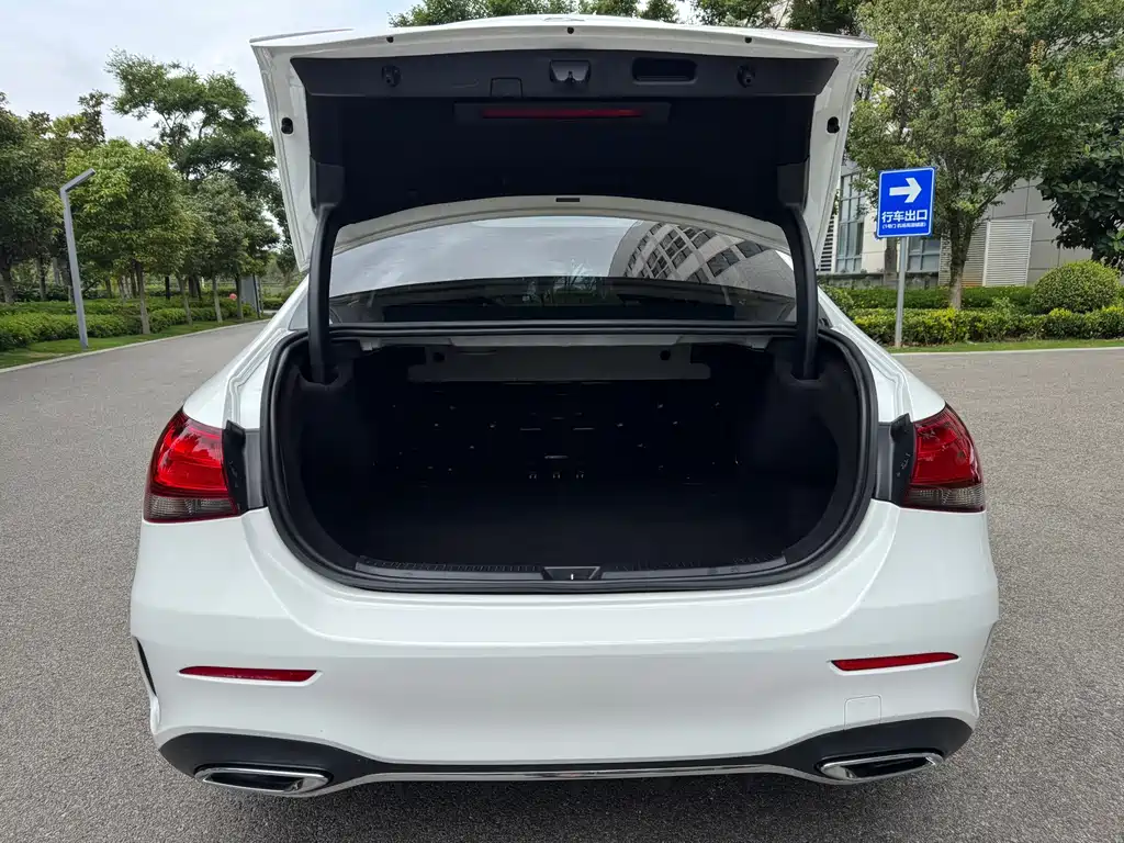 Mercedes-Benz A-Class 2022 — фото 11