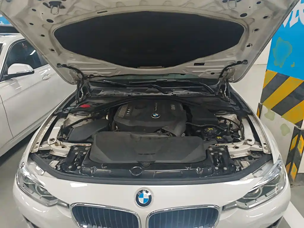 BMW 3 Series 2017 — фото 20