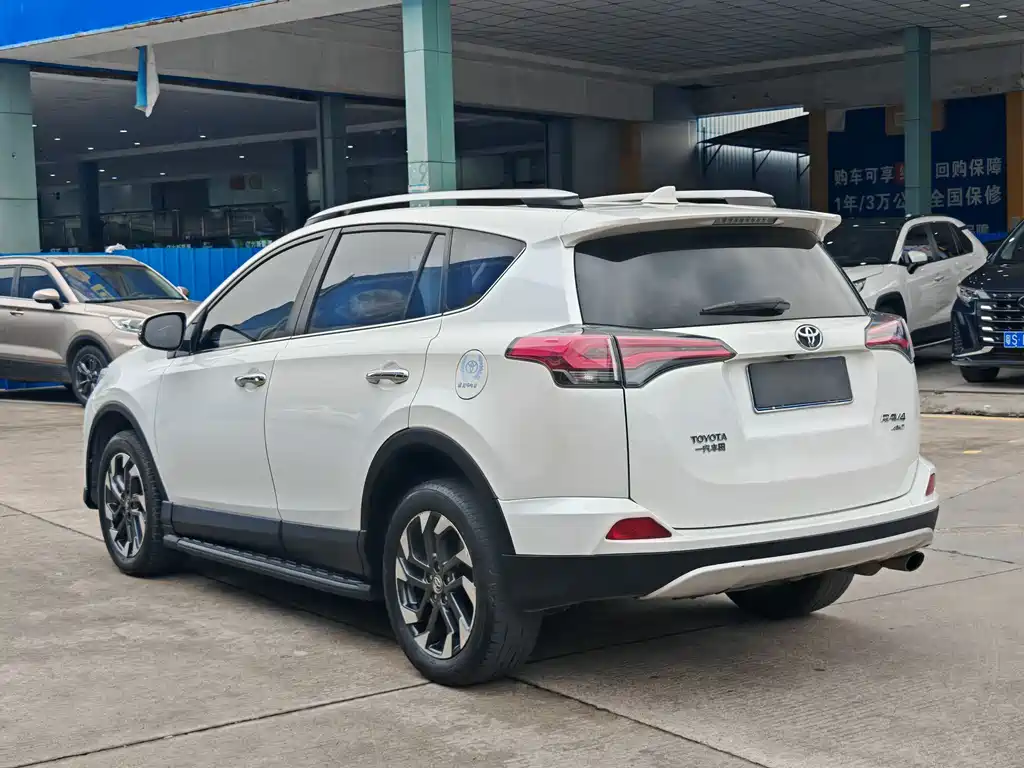 Toyota RAV4 2016 — фото 4