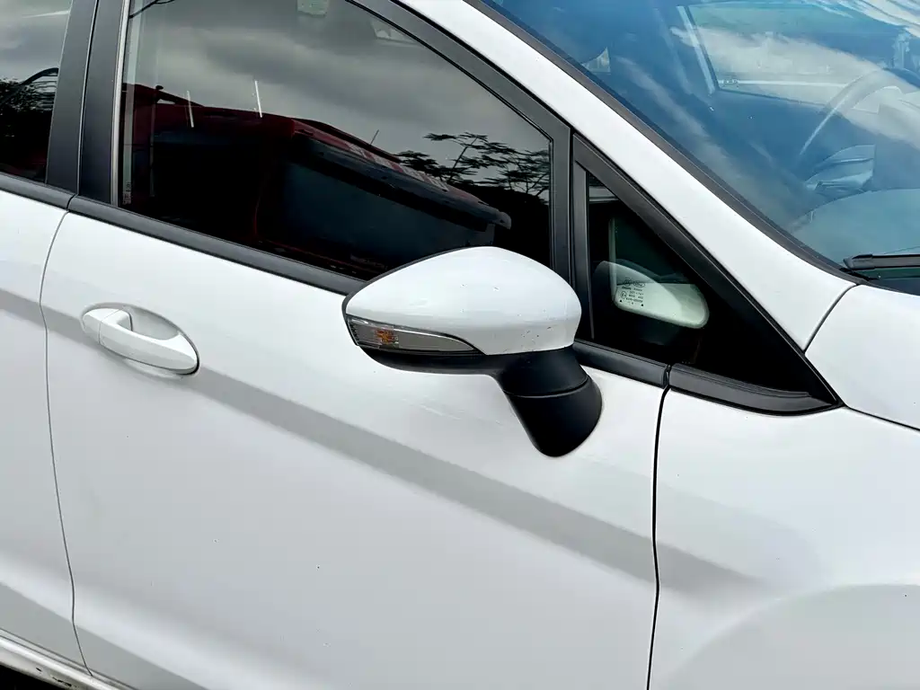 Ford Fiesta 2014 — фото 12
