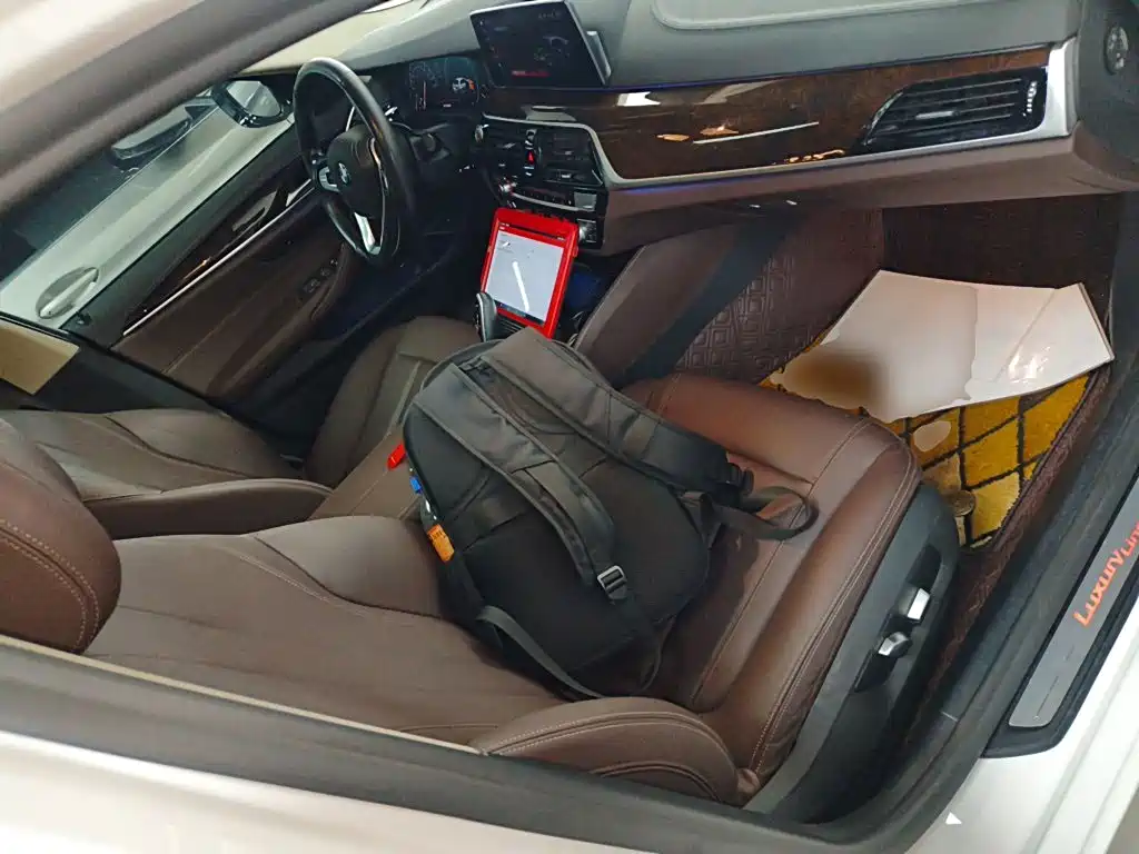 BMW 5 Series 2019 — фото 20