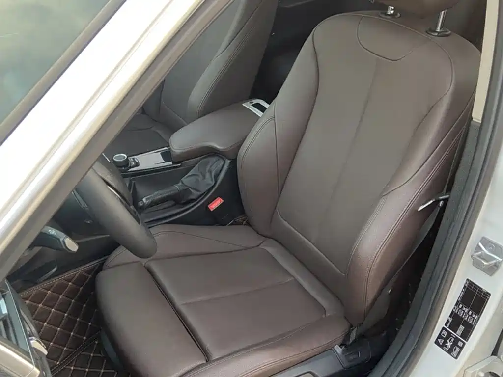 BMW 3 Series 2018 — фото 12