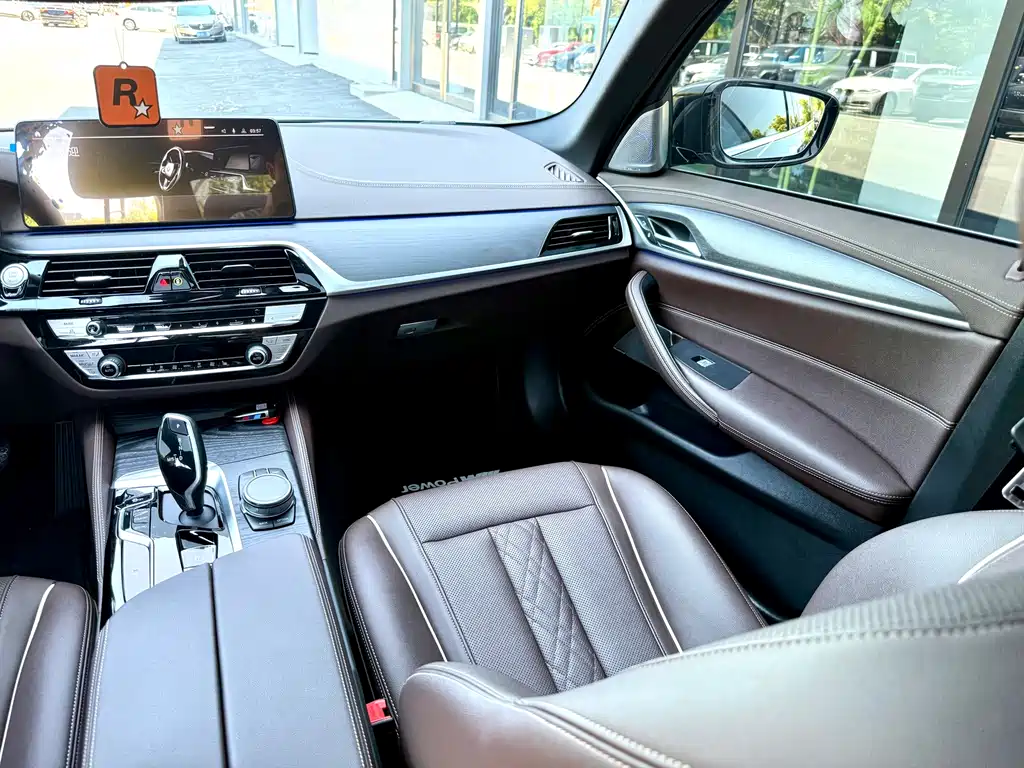 BMW 5 Series 2024 — фото 15