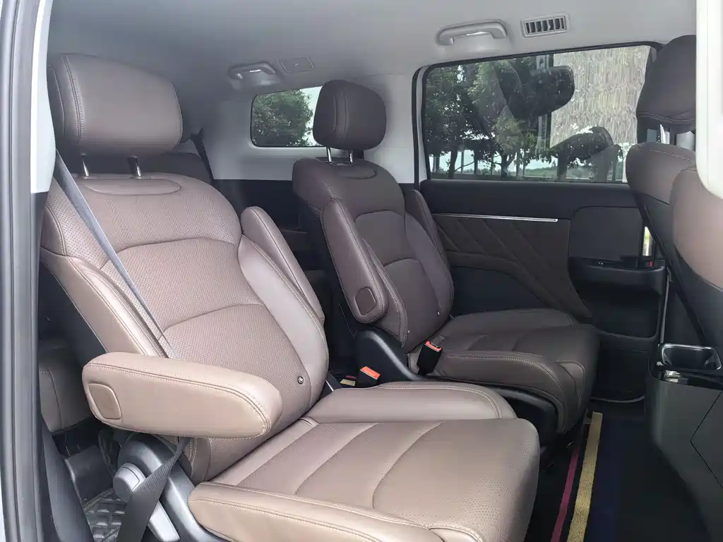 Wuling Starlight 730 EV 2025 — фото 11