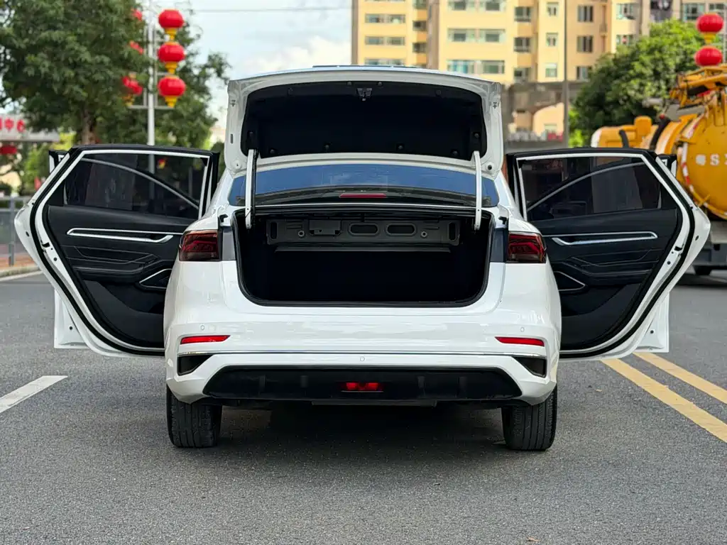 Geely Emgrand 2022 — фото 16