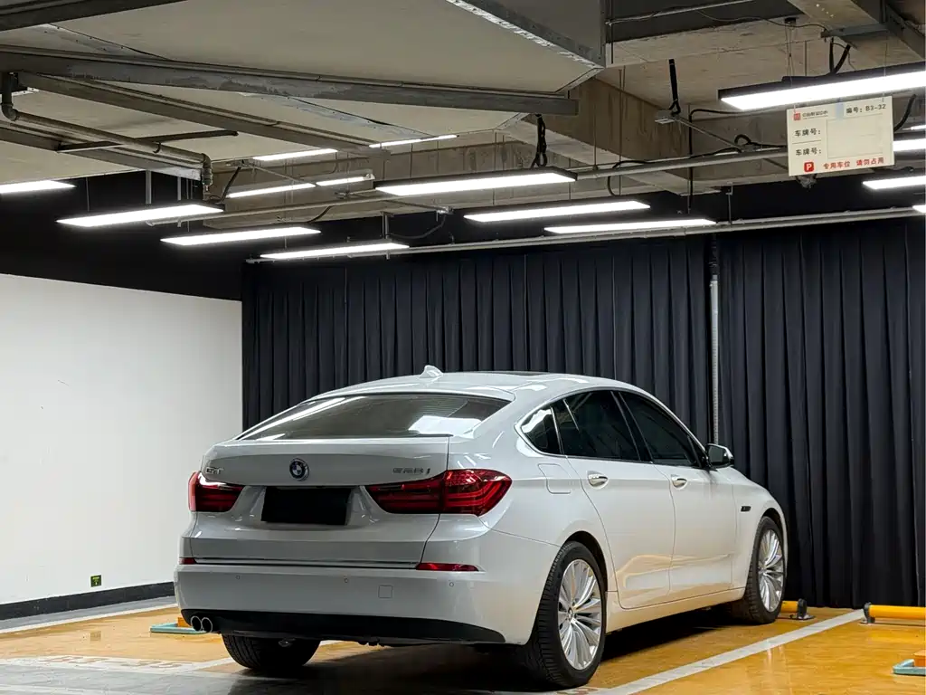 BMW 5 Series GT 2016 — фото 16