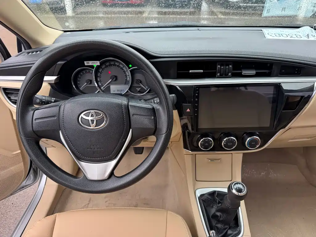 Toyota Corolla 2015 — фото 5