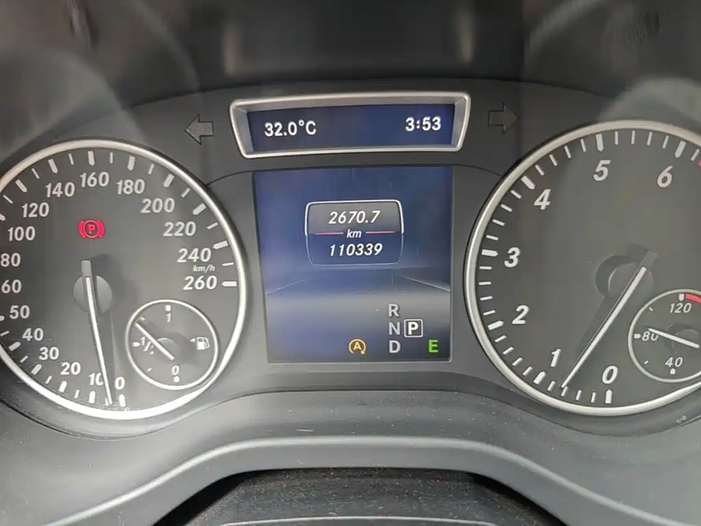 Mercedes-Benz A-Class 2016 — фото 12