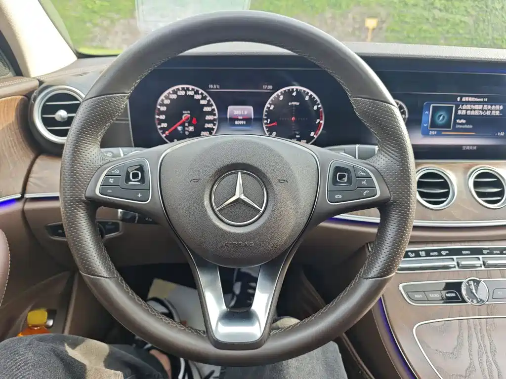 Mercedes-Benz E-Class 2018 — фото 18
