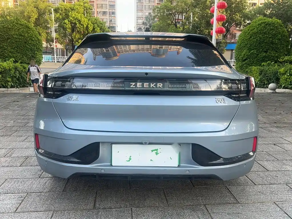 Zeekr 001 2022