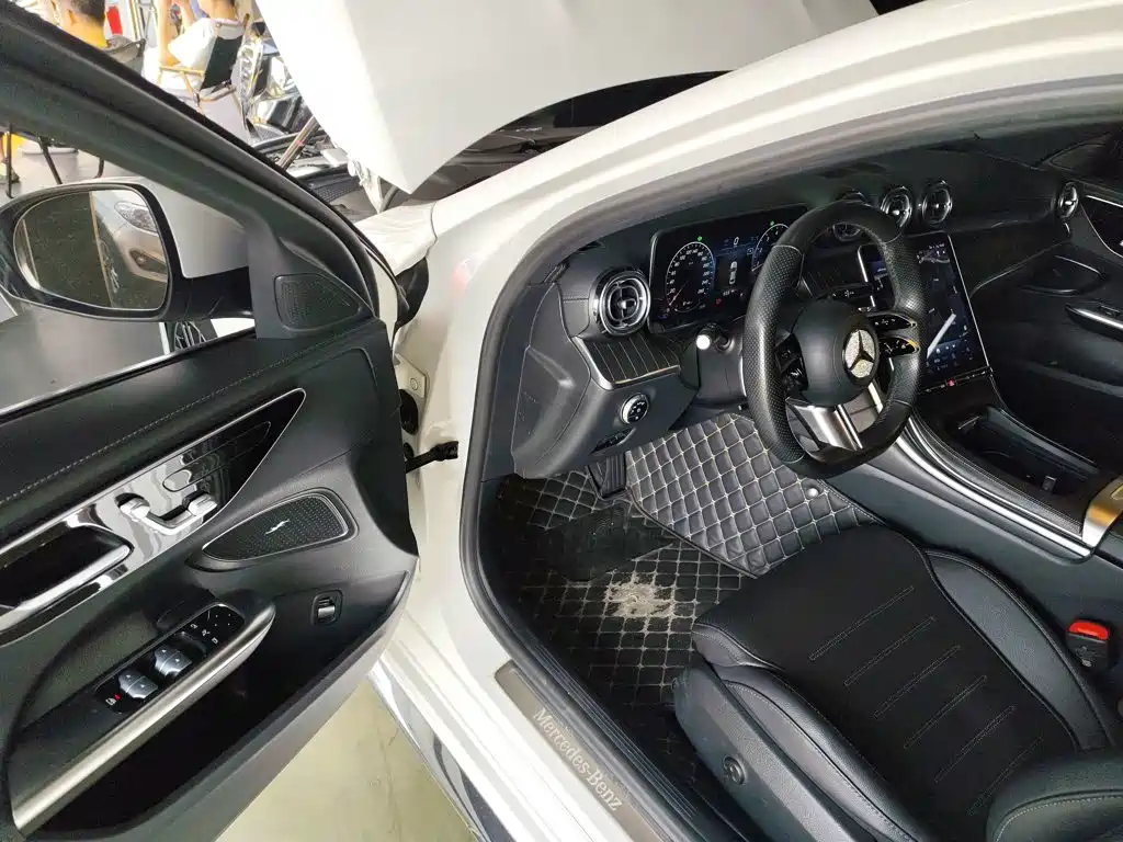 Mercedes-Benz C-Class 2023 — фото 12