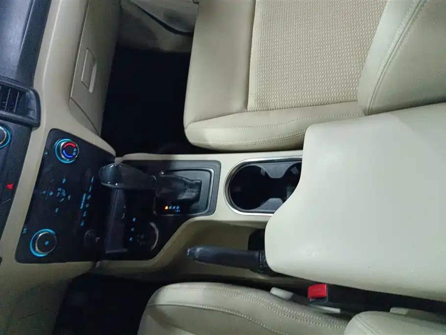 Ford Everest 2018 — фото 16