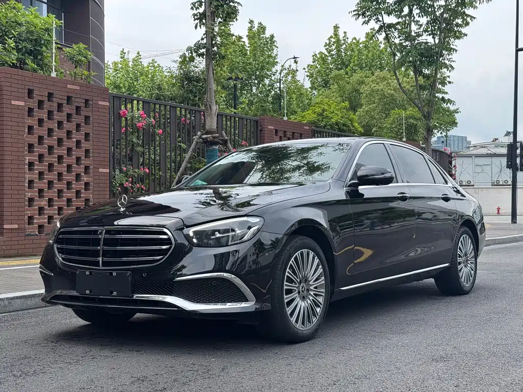 Mercedes-Benz E-Class 2023 — фото 1