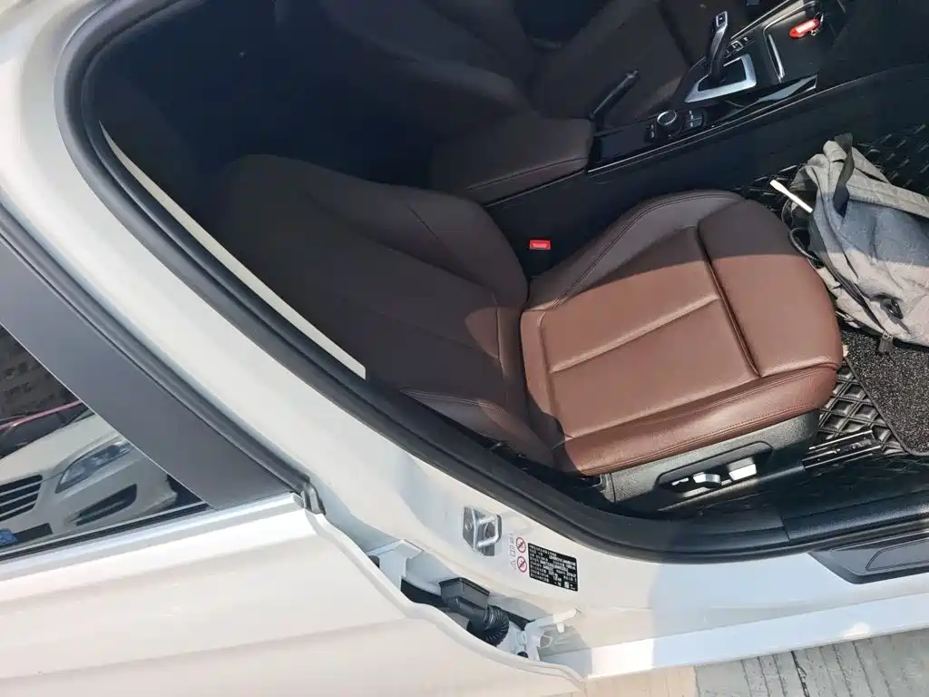 BMW 3 Series 2018 — фото 25