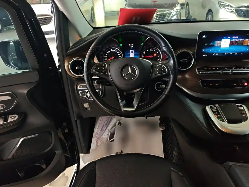 Mercedes-Benz V-Class 2022 — фото 11