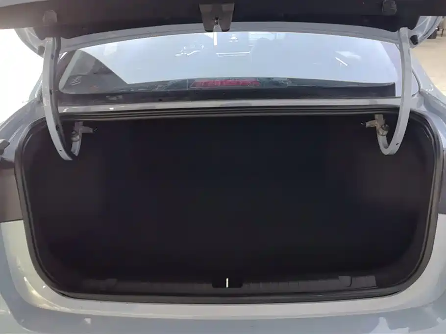 Geely Emgrand 2023