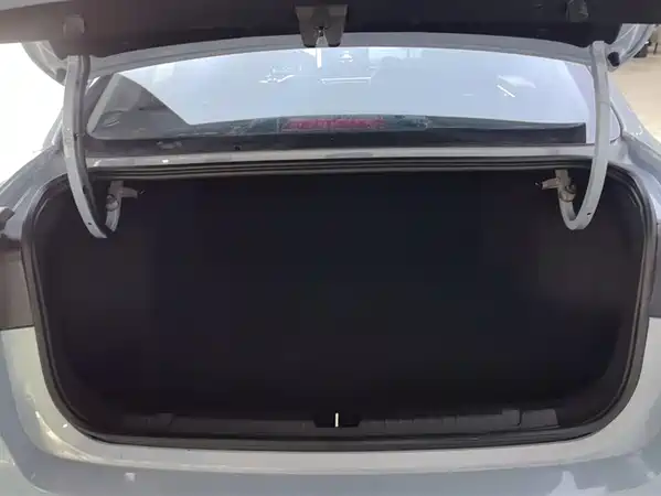 Geely Emgrand 2023