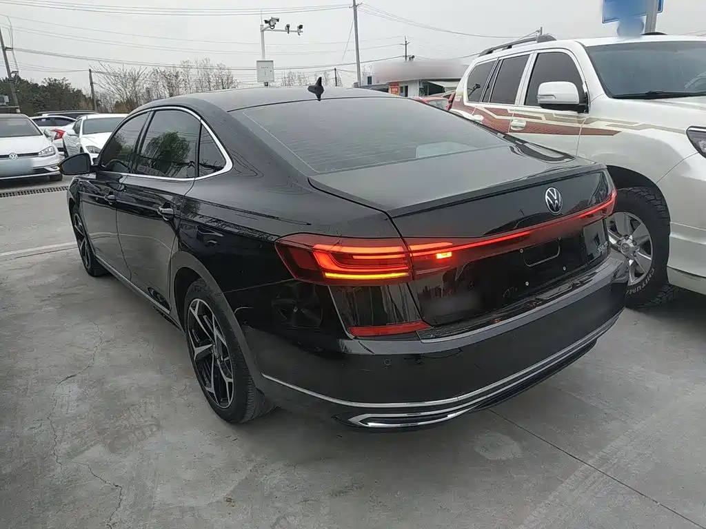 Volkswagen Passat 2023 — фото 23