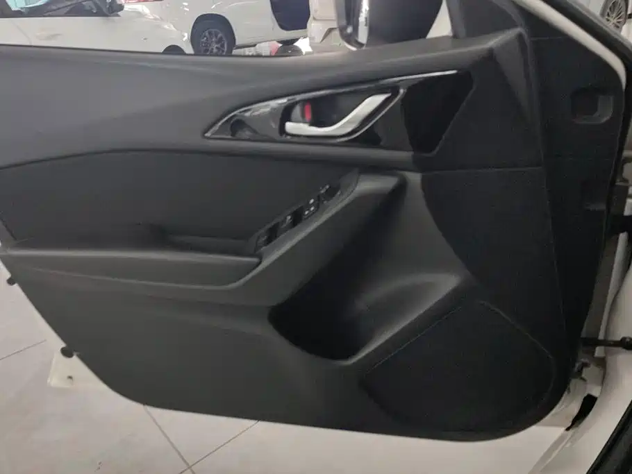 Mazda 3 Axela 2016