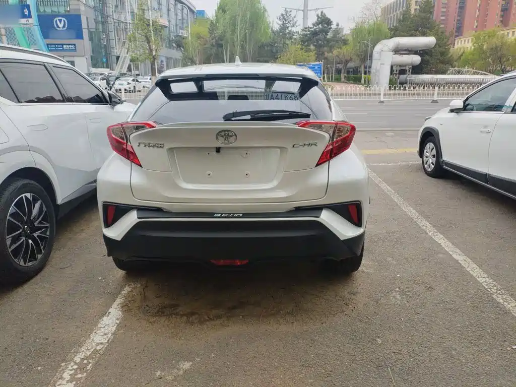 Toyota C-HR 2021 — фото 12