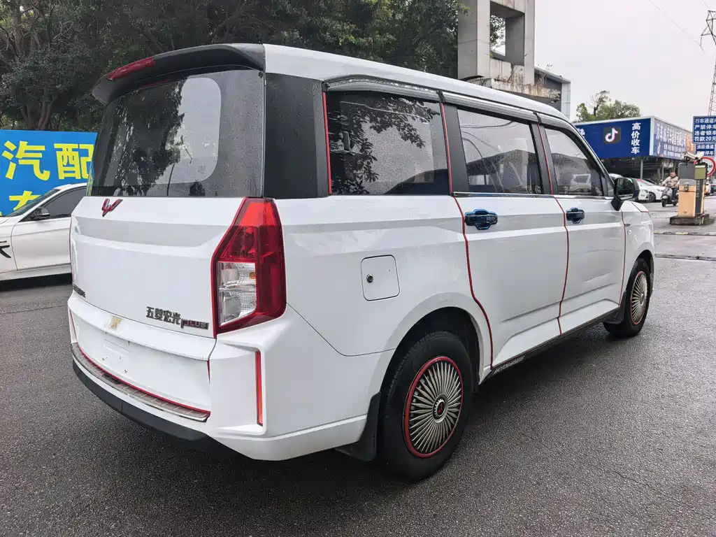 Wuling Hongguang PLUS 2022 — фото 4