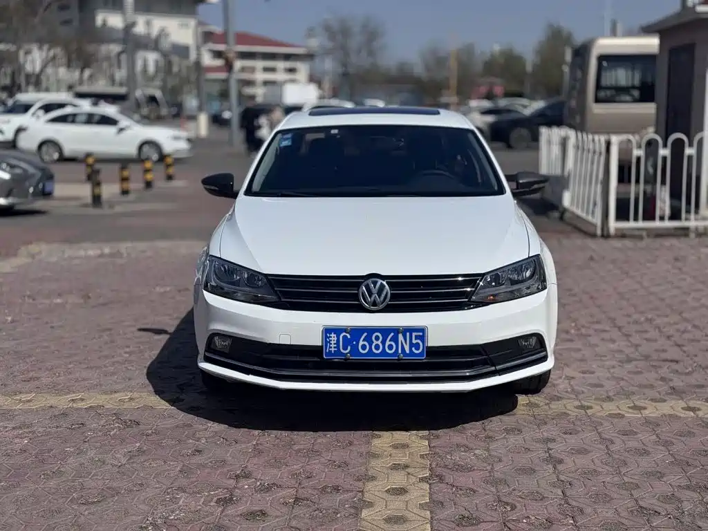 Volkswagen Sagitar 2016
