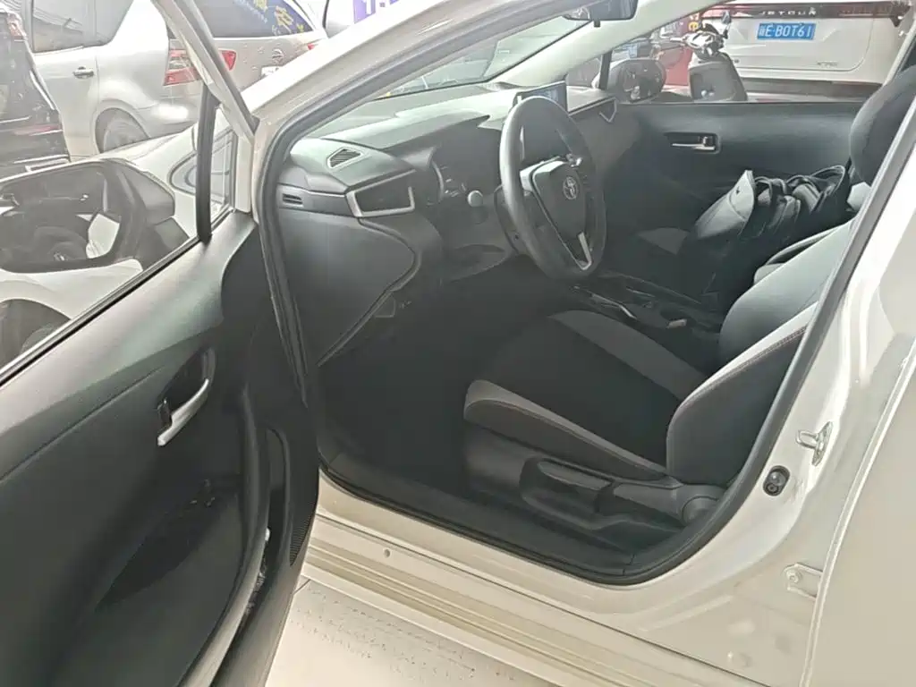 Toyota Corolla 2023 — фото 12