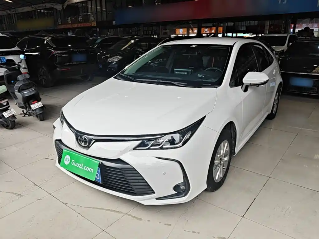 Toyota Corolla 2023 — фото 1