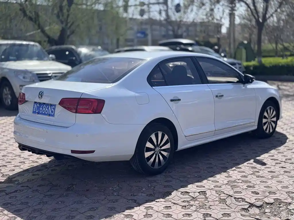 Volkswagen Sagitar 2016