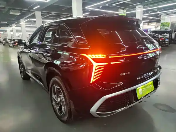 Hongqi HS3 2024