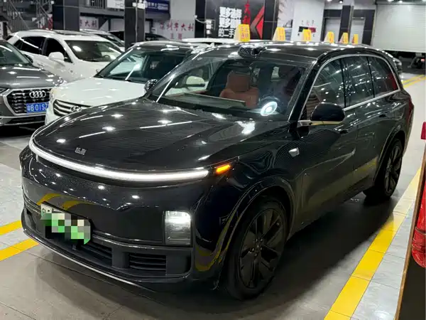 Li Auto L8 2025