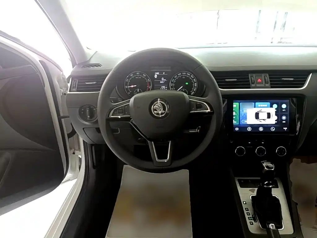 Skoda Octavia 2019 — фото 11