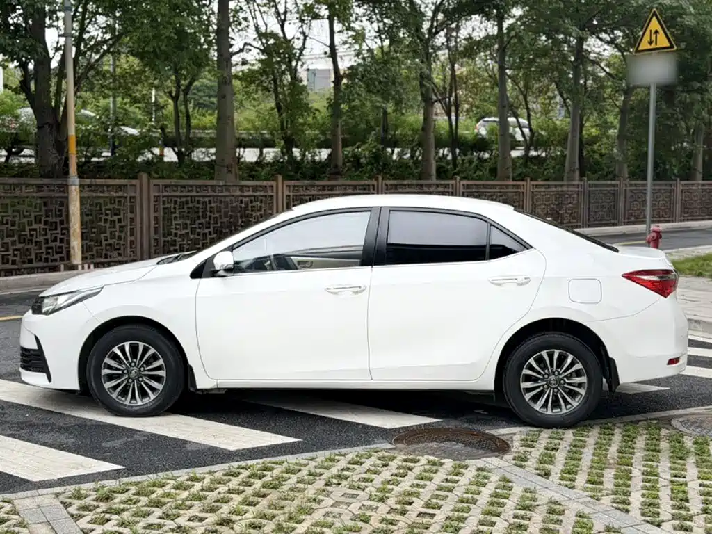 Toyota Corolla 2017 — фото 21