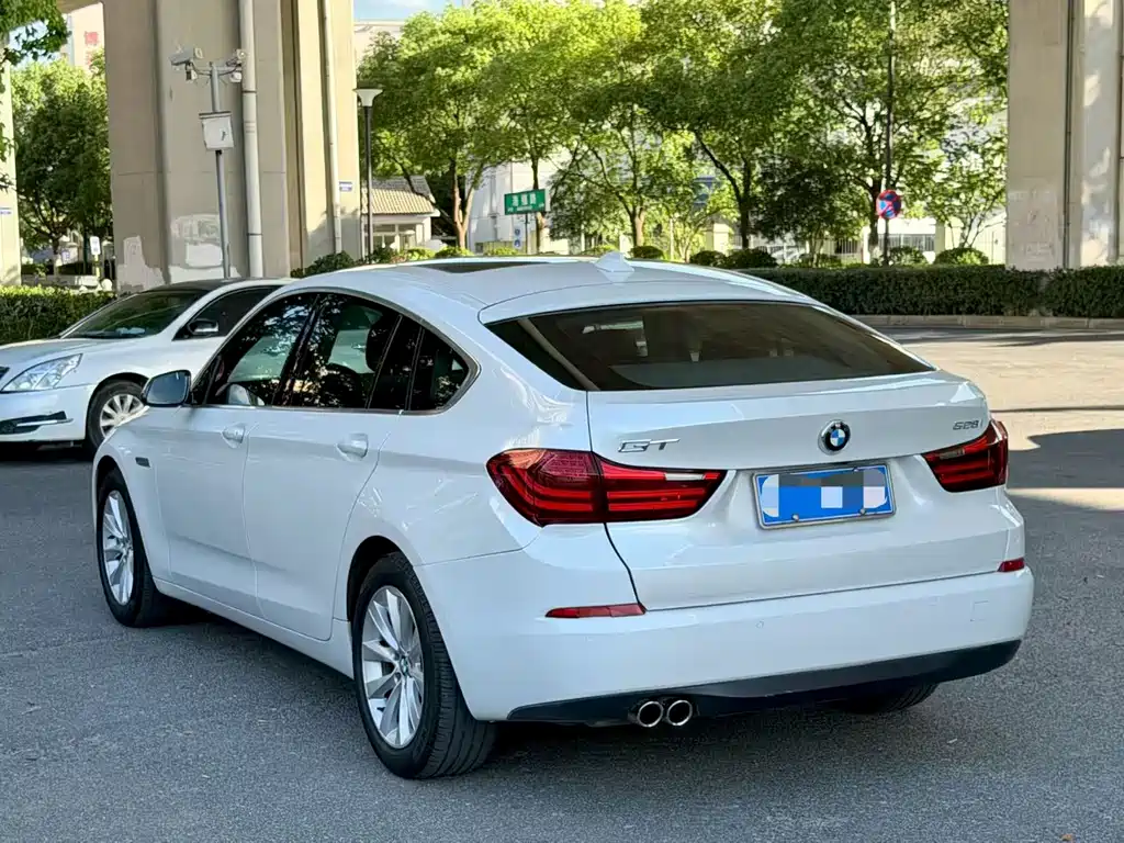 BMW 5 Series GT 2016 — фото 9