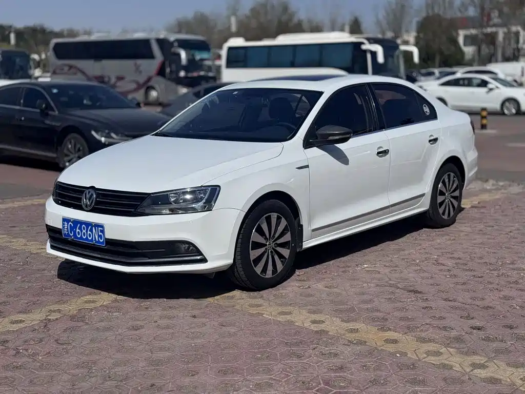 Volkswagen Sagitar 2016