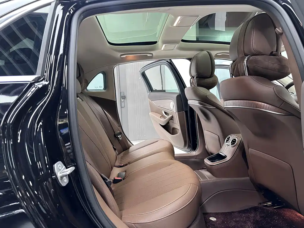 Mercedes-Benz E-Class 2023 — фото 13