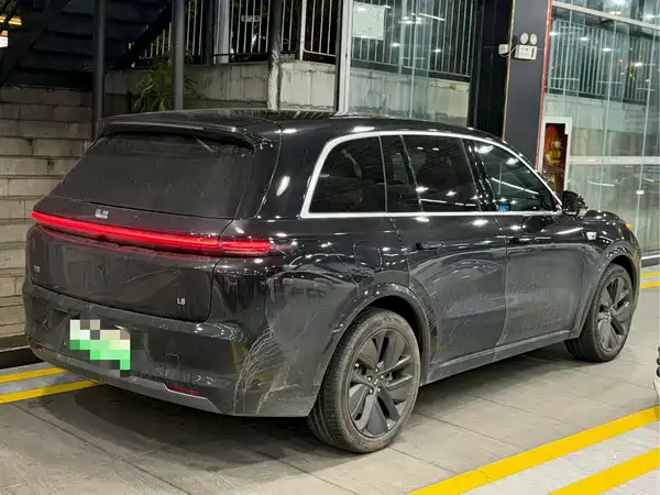 Li Auto L8 2025
