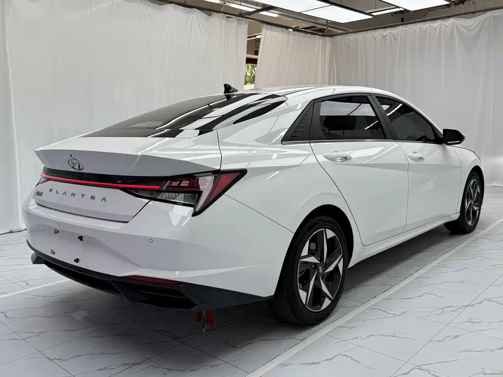 Hyundai Elantra 2022
