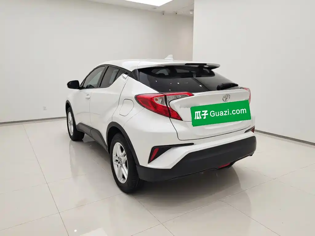 Toyota C-HR 2023 — фото 23